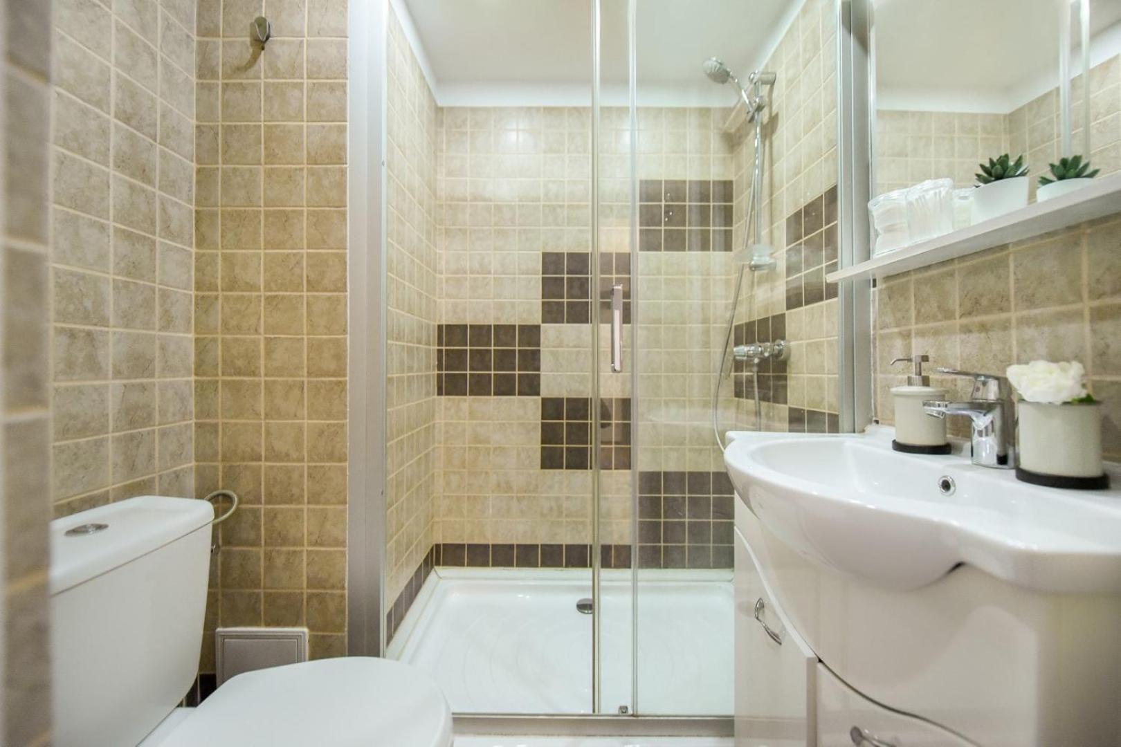 Downtown Oasis: Central Apartments With Cozy Charm 부쿠레슈티 객실 사진